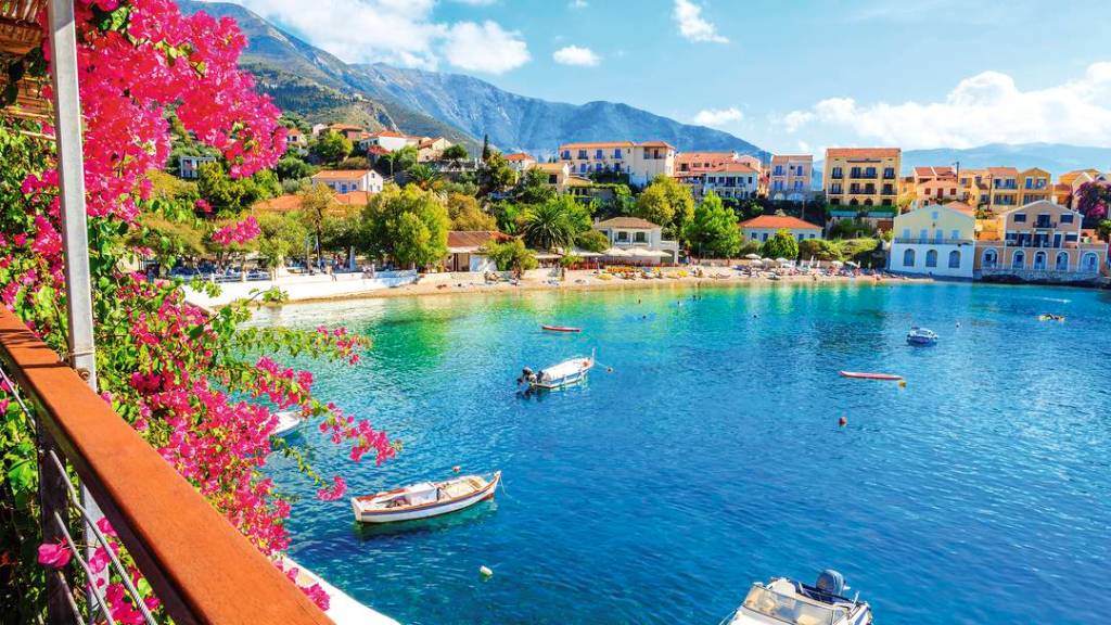 Esplora le splendide città di mare della Grecia con trasferimenti VIP
